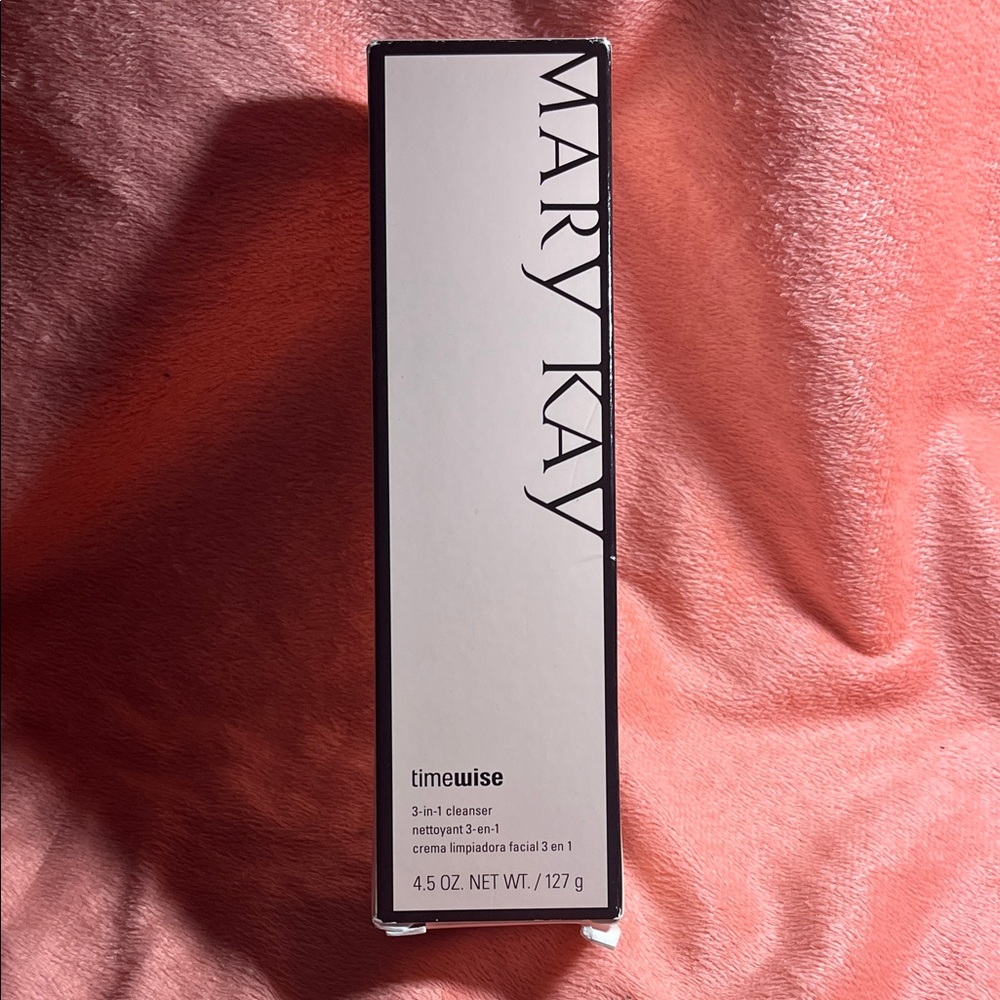 Mary Kay Timewise 3-in-1 Cleanser - Black and White